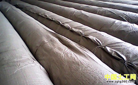 防滲土工膜鋪蓋設(shè)計(jì)